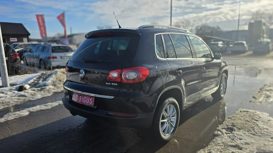 VOLKSWAGEN Tiguan -