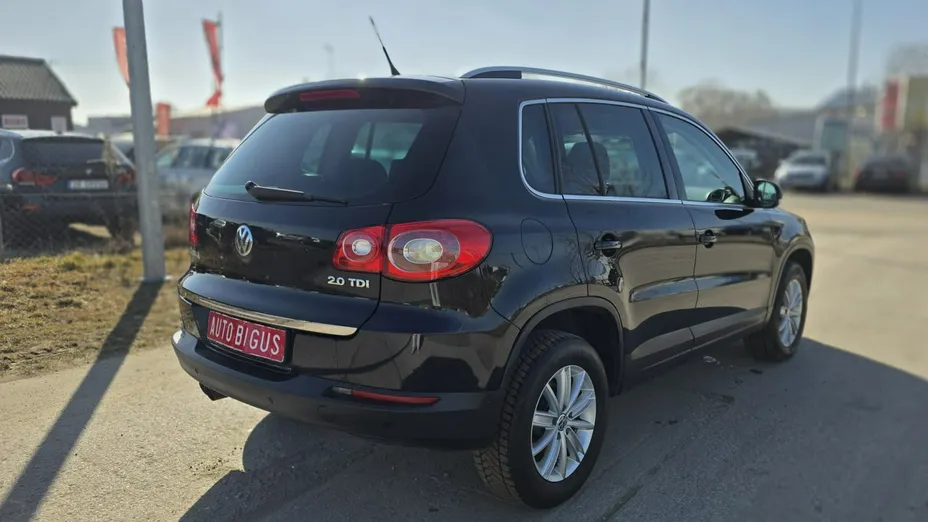 VOLKSWAGEN Tiguan -