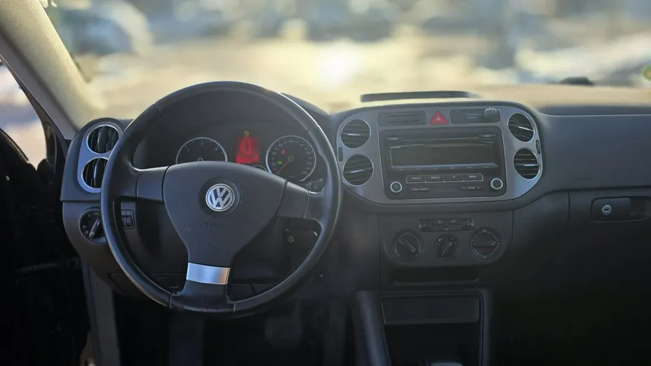 VOLKSWAGEN Tiguan -