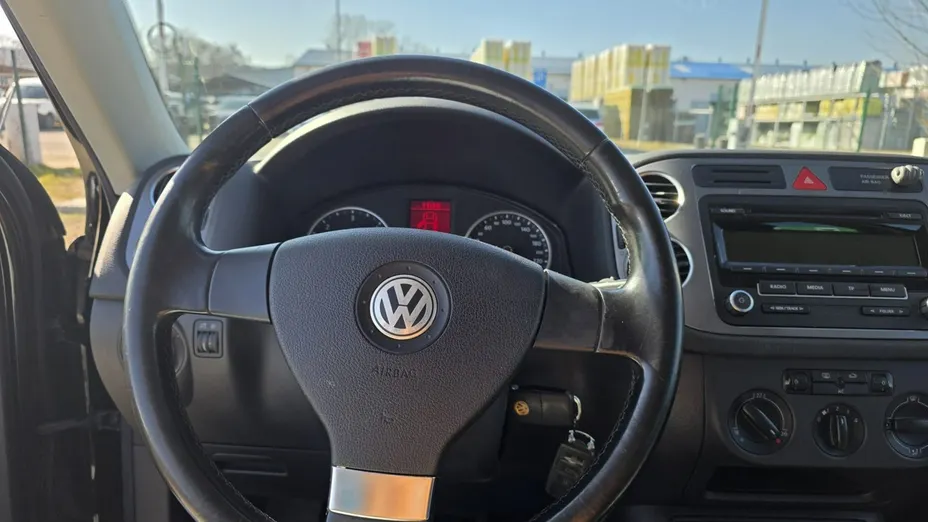 VOLKSWAGEN Tiguan -