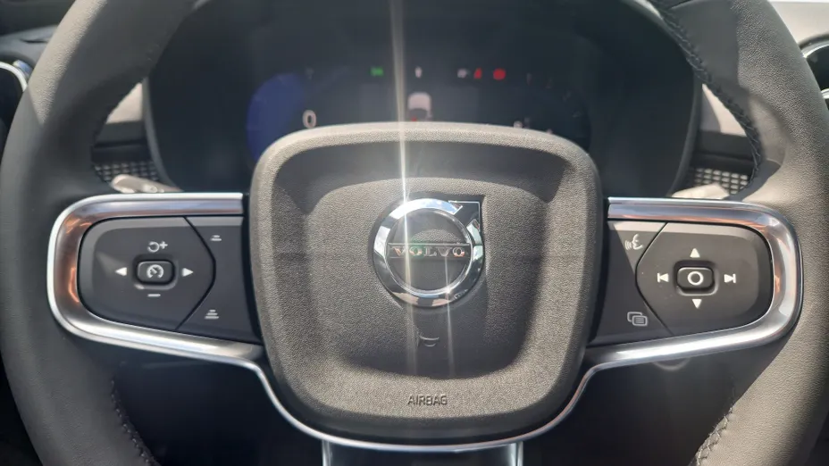 VOLVO XC40 XC40 B3 Plus Dark aut