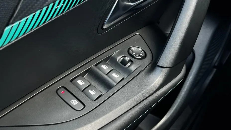 PEUGEOT 2008 2008 1.2 PureTech Allure S&S EAT8