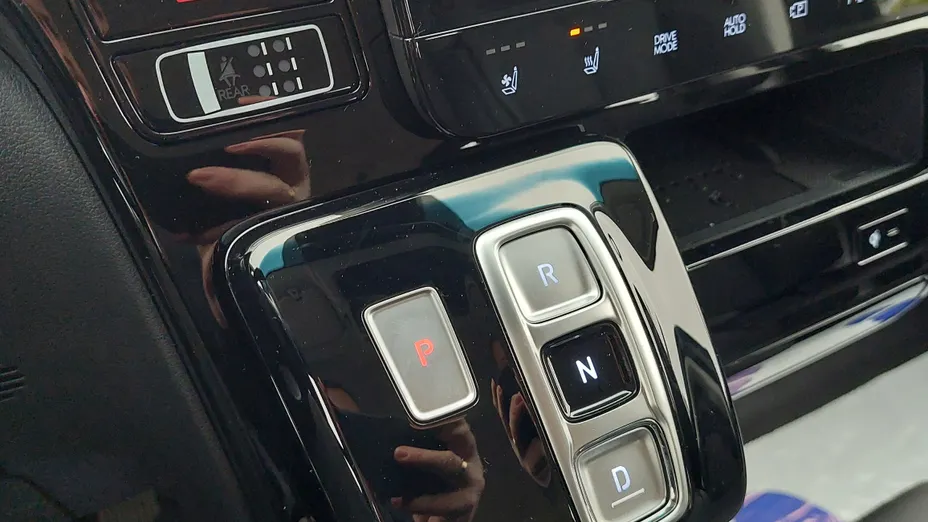 HYUNDAI Staria Staria 1.6 T-GDI HEV Smart VIP aut Nowy