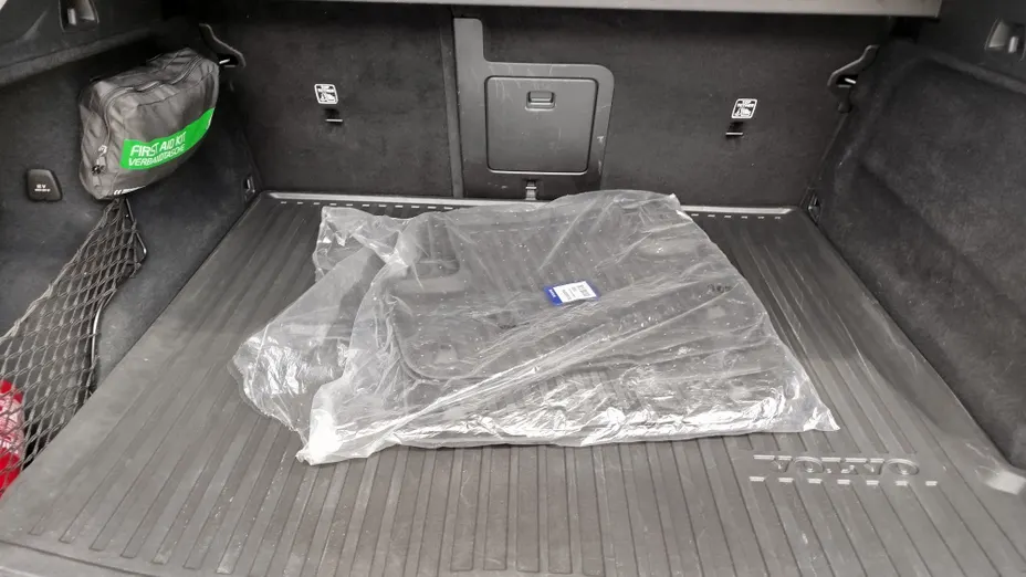 VOLVO XC60 XC60 B4 D Plus Dark aut