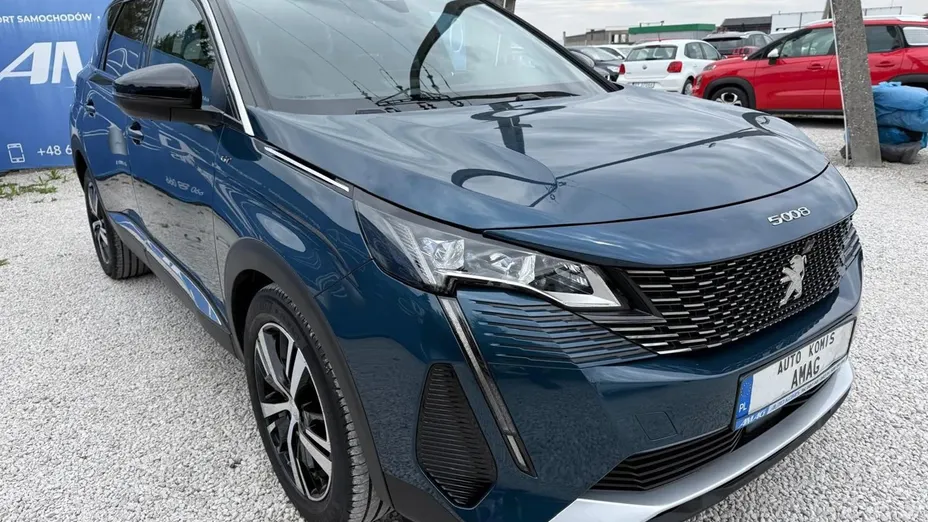 PEUGEOT 5008 -