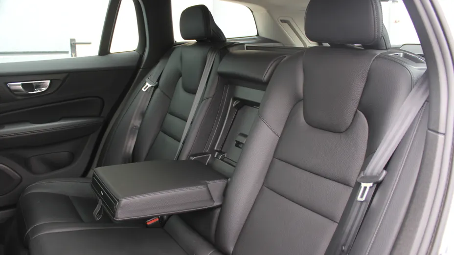 VOLVO V60 V60 B4 D Momentum Pro aut