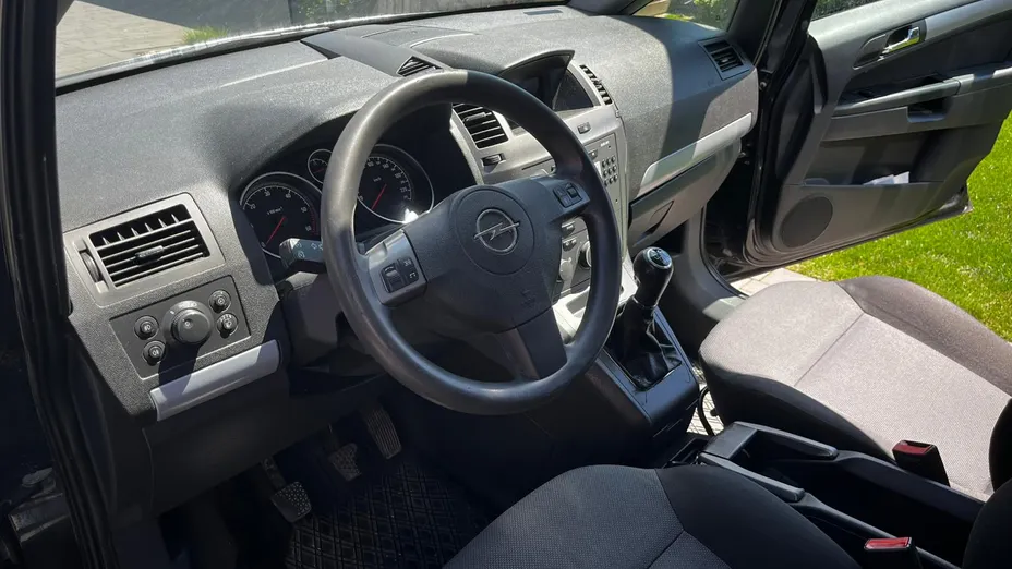 OPEL Zafira -