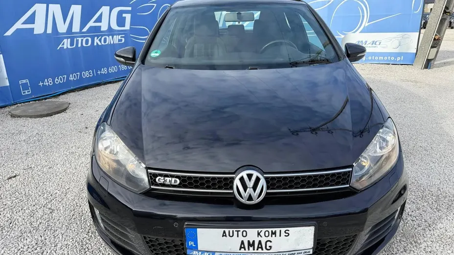 VOLKSWAGEN Golf -