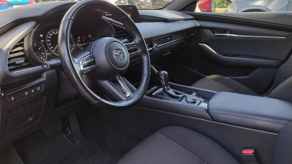 MAZDA 3 -