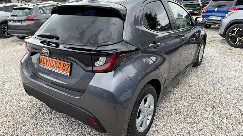 TOYOTA Yaris -