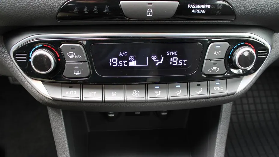 HYUNDAI i30 i30 1.5 T-GDI 48V Smart DCT