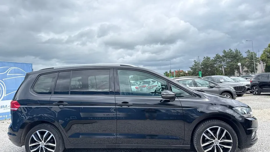 VOLKSWAGEN Touran -