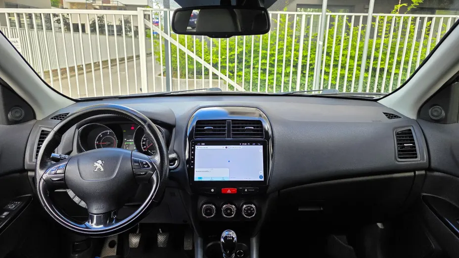 PEUGEOT 4008 -