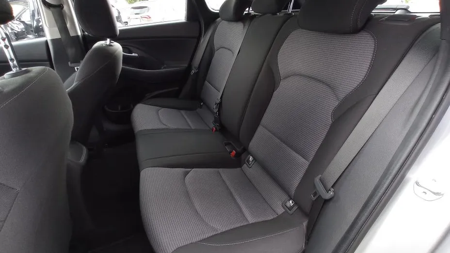 HYUNDAI i30 i30 1.5 DPI Classic +