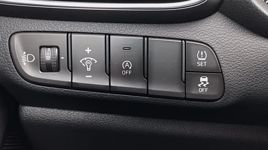 HYUNDAI i30 i30 1.5 DPI Classic +