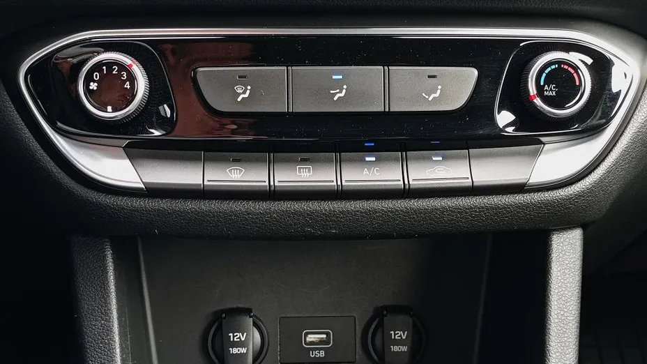 HYUNDAI i30 i30 1.5 DPI Classic +