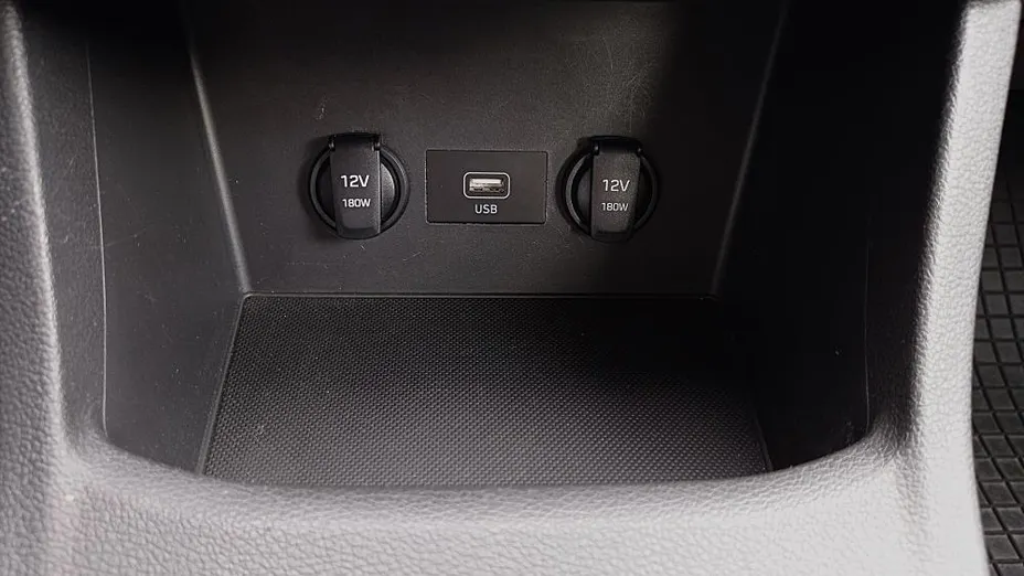 HYUNDAI i30 i30 1.5 DPI Classic +