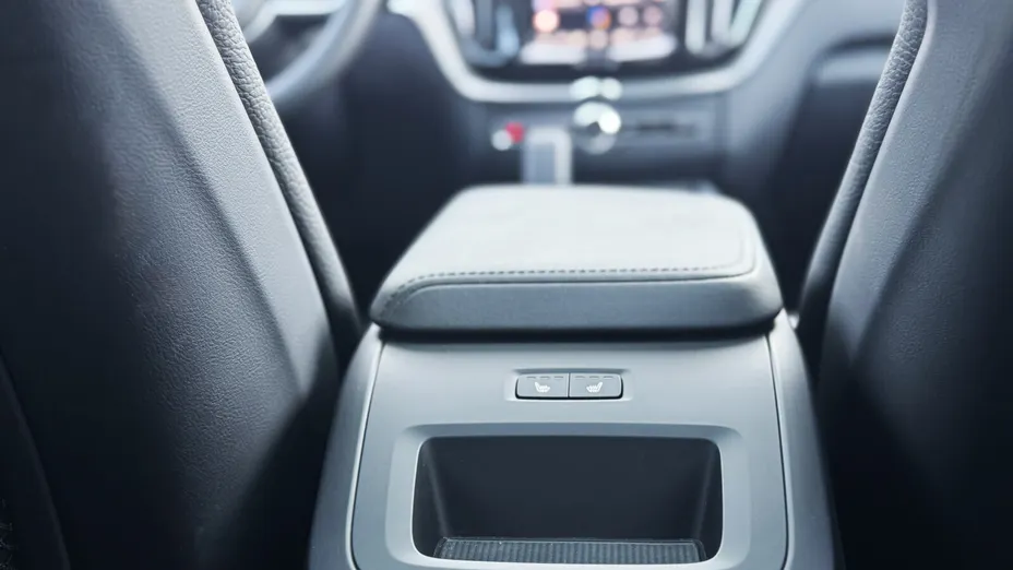 VOLVO XC60 XC60 T6 Plug-In Hybrid AWD Plus Dark aut