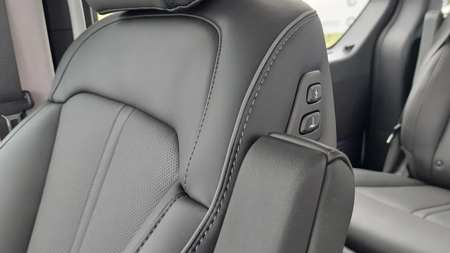 HYUNDAI Staria Staria 1.6 T-GDI HEV Luxury aut Nowy