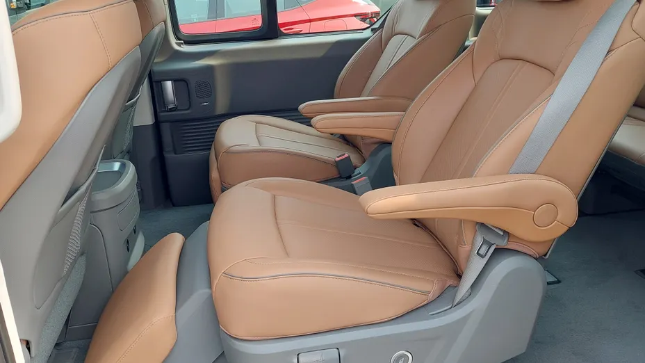 HYUNDAI Staria Staria 1.6 T-GDI HEV Luxury aut Nowy