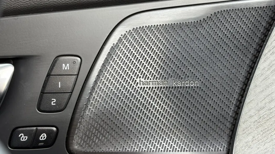 VOLVO XC60 XC60 T6 Plug-In Hybrid AWD Plus Dark aut