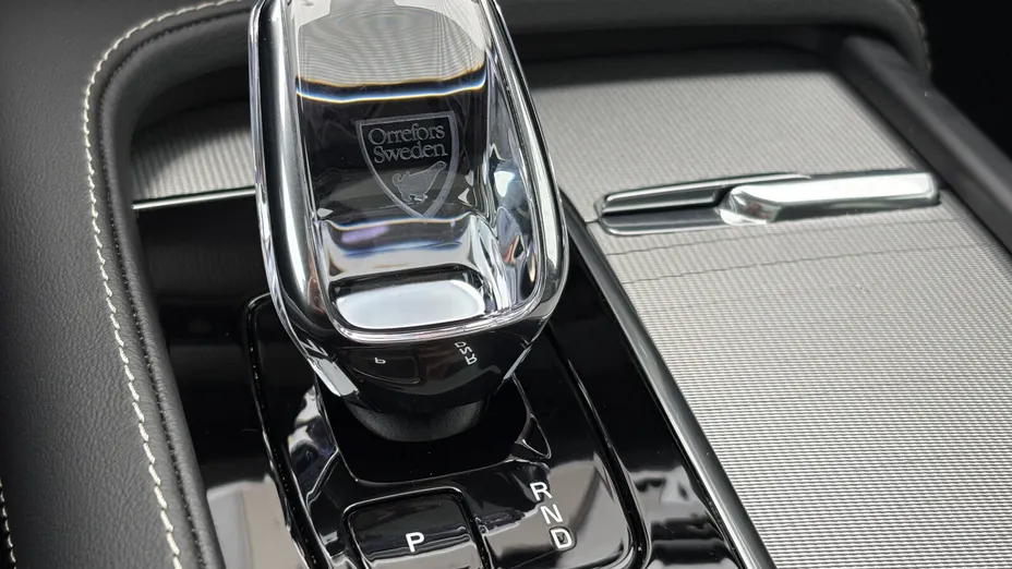 VOLVO XC90 XC90 T8 AWD Plug-In Hybrid Ultra Dark 7os aut