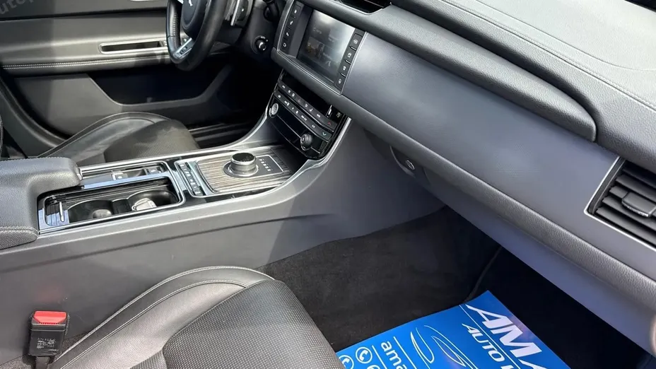 JAGUAR XF -