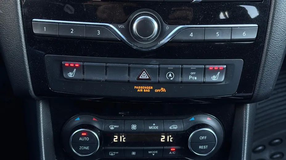 INFINITI Q30 Q30 1.5d City Black Edition