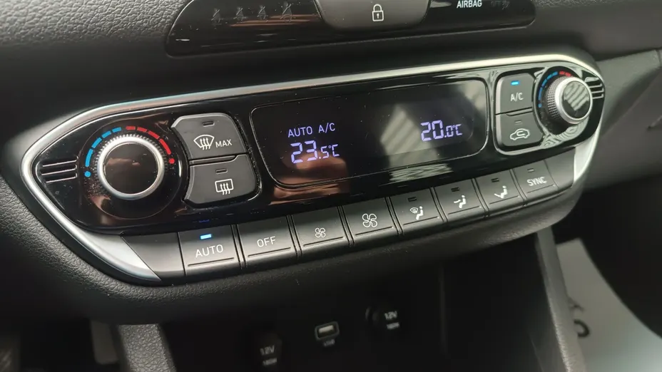 HYUNDAI i30 i30 1.5 T-GDI 48V Smart