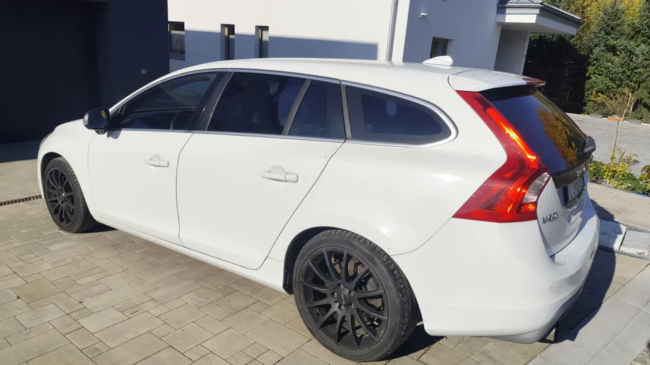 VOLVO V60 -