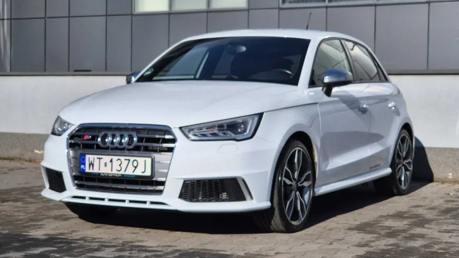 AUDI S1 -