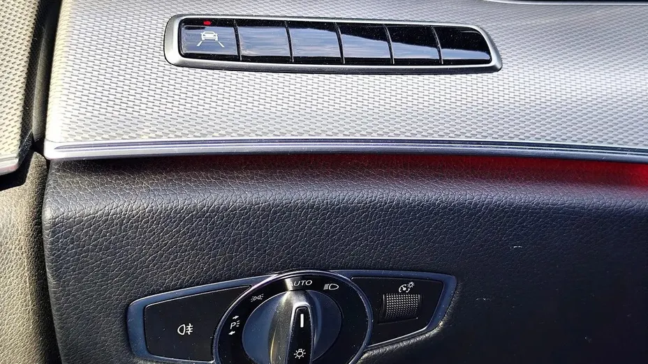 MERCEDES-BENZ E Klasa E 220 d 4-Matic 9G-TRONIC