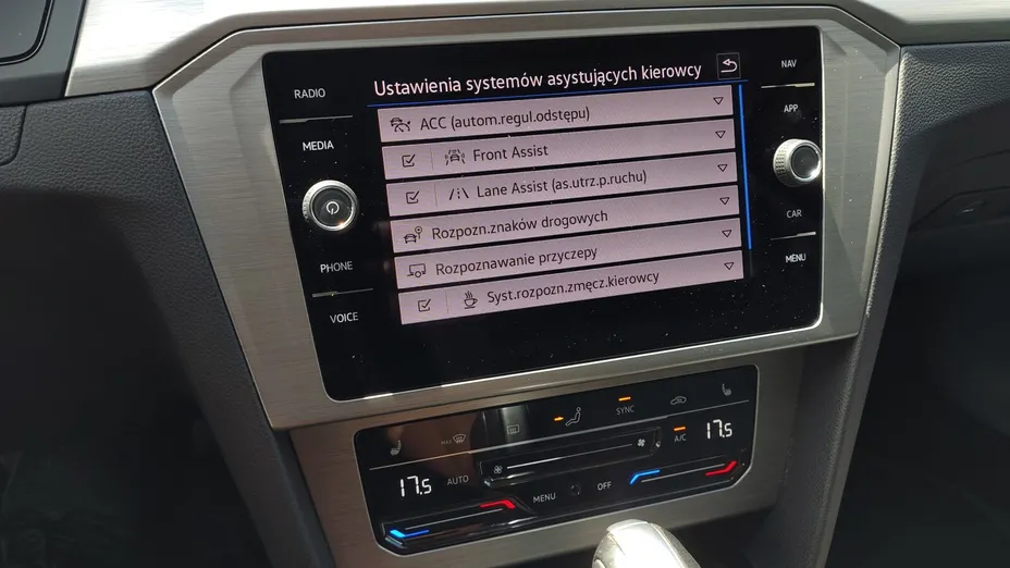VOLKSWAGEN Passat -