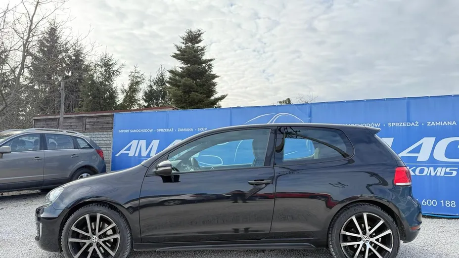 VOLKSWAGEN Golf -