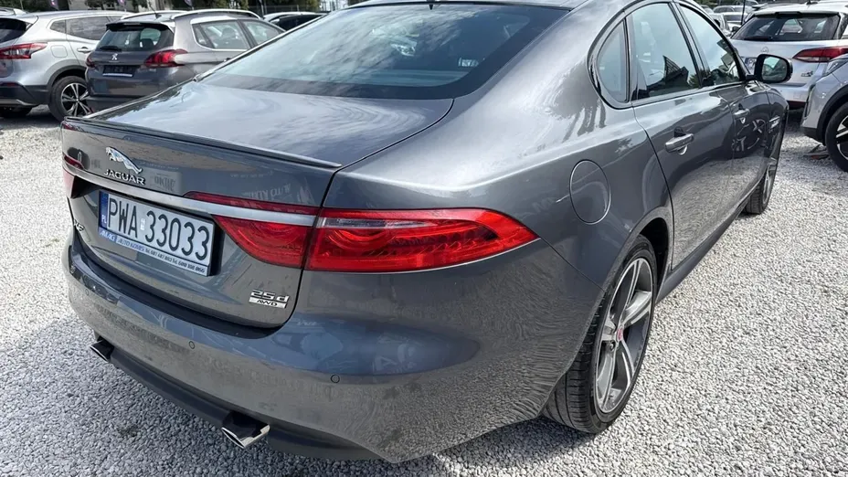 JAGUAR XF -
