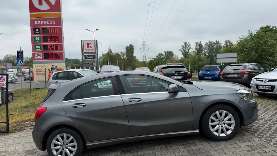 MERCEDES-BENZ A Klasa A 180 BlueEff. Edition Style