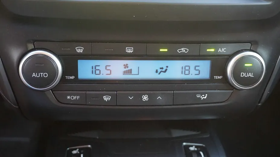TOYOTA Avensis -