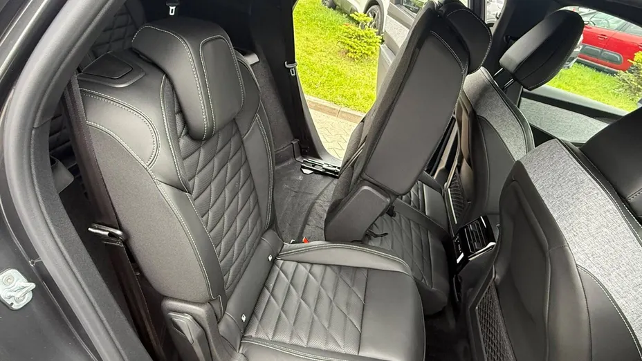 PEUGEOT 5008 5008 1.2 PureTech mHEV GT Exclusive S&S e-DCS6 Nowy