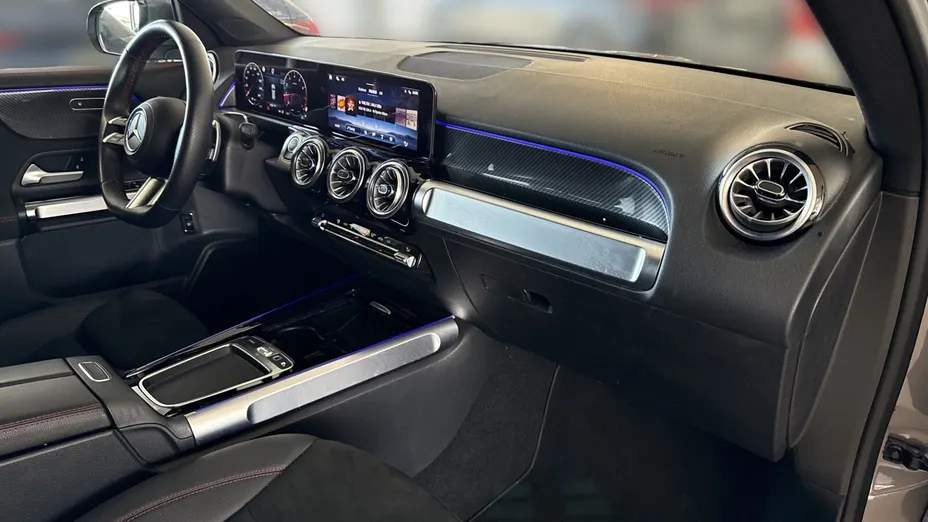 MERCEDES-BENZ GLB GLB 200 mHEV AMG Line 7G-DCT