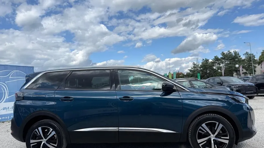 PEUGEOT 5008 -
