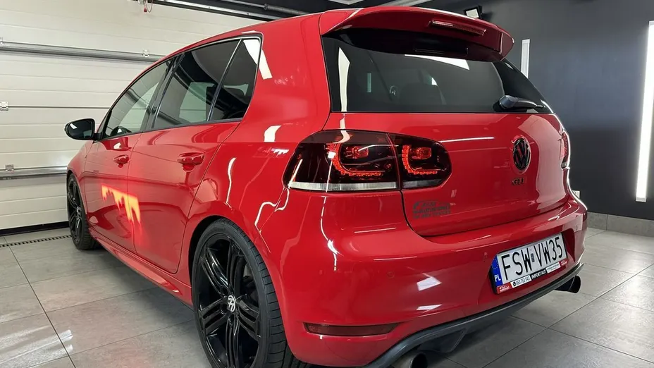VOLKSWAGEN Golf -
