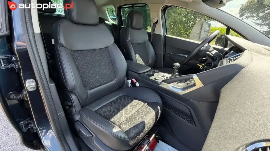 PEUGEOT 3008 -