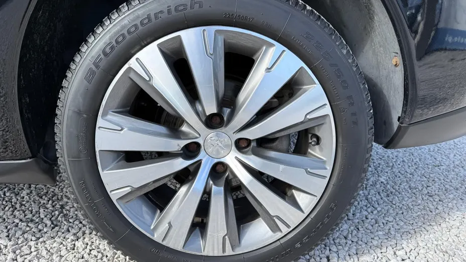 PEUGEOT 3008 -