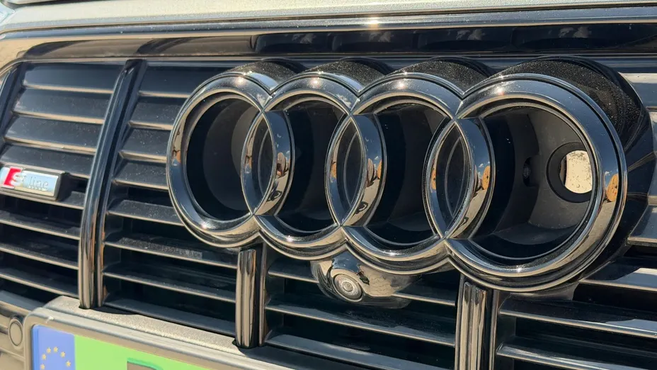 AUDI e-tron -