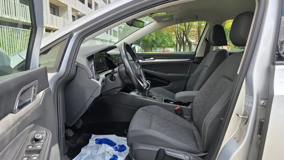 VOLKSWAGEN Golf -