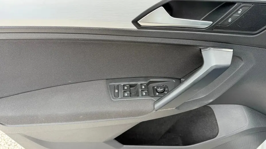 VOLKSWAGEN Tiguan -
