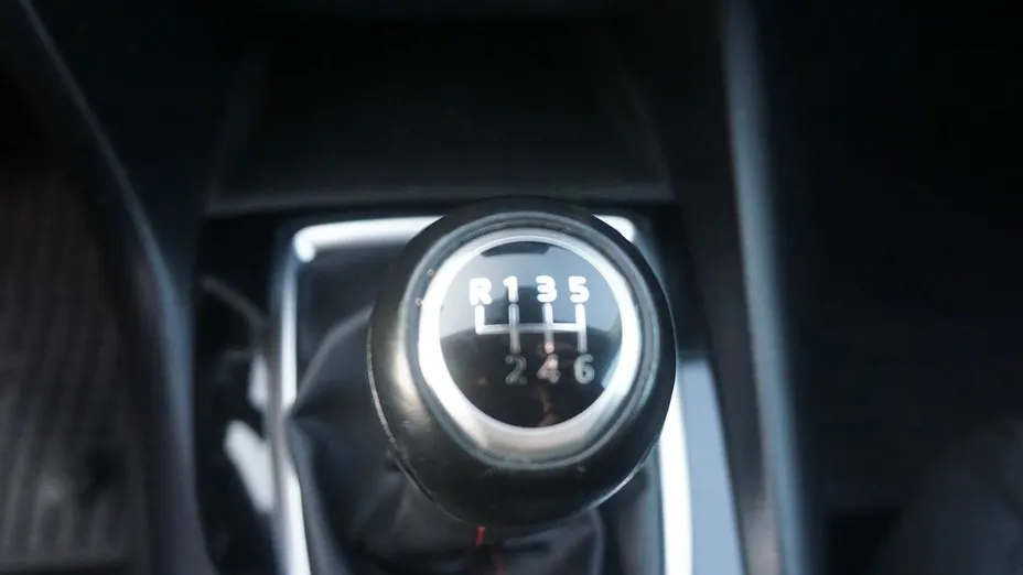 MAZDA 3 -
