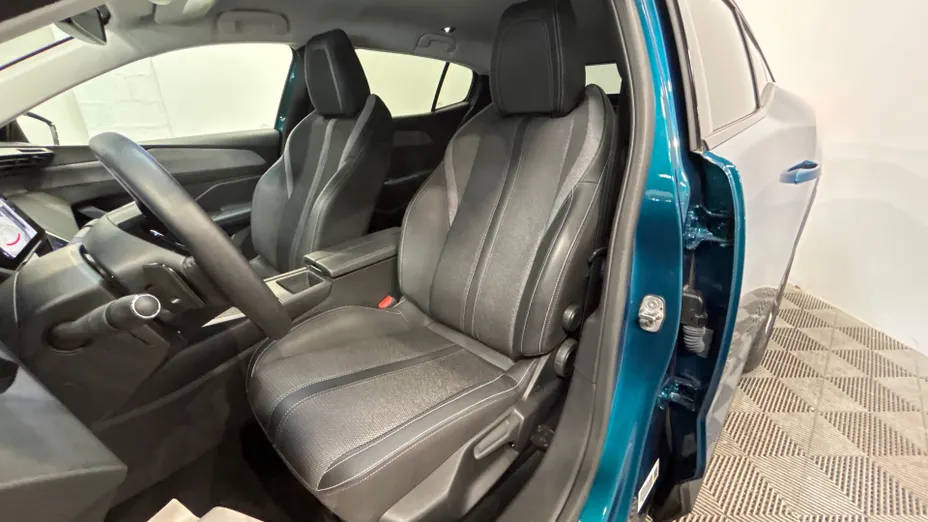 PEUGEOT 408 -