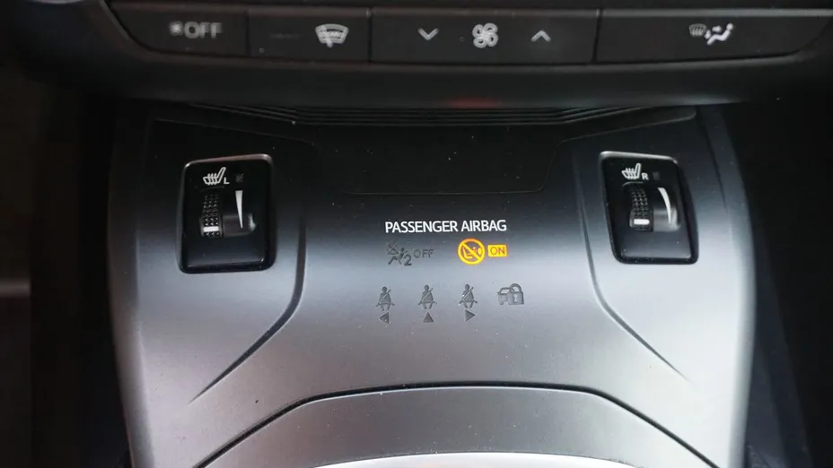 TOYOTA Avensis -