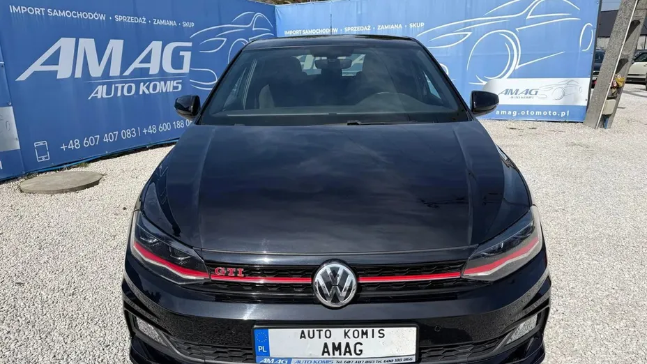 VOLKSWAGEN Polo -
